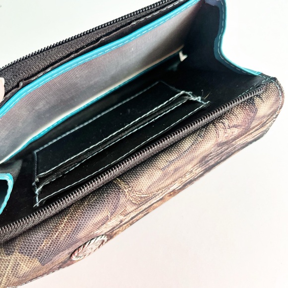 Weber Wristlet Wallet Country Camo With Blue Trim, Zip And Snap Closure Women’s - Picture 6 of 6